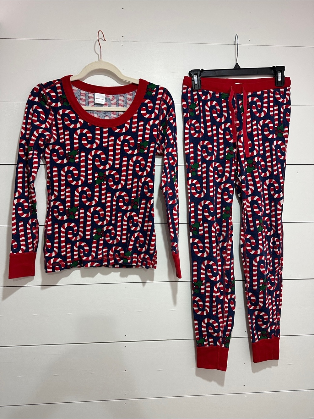 Hanna Andersson Red & Navy Candy Cane Print Pajama Set size small